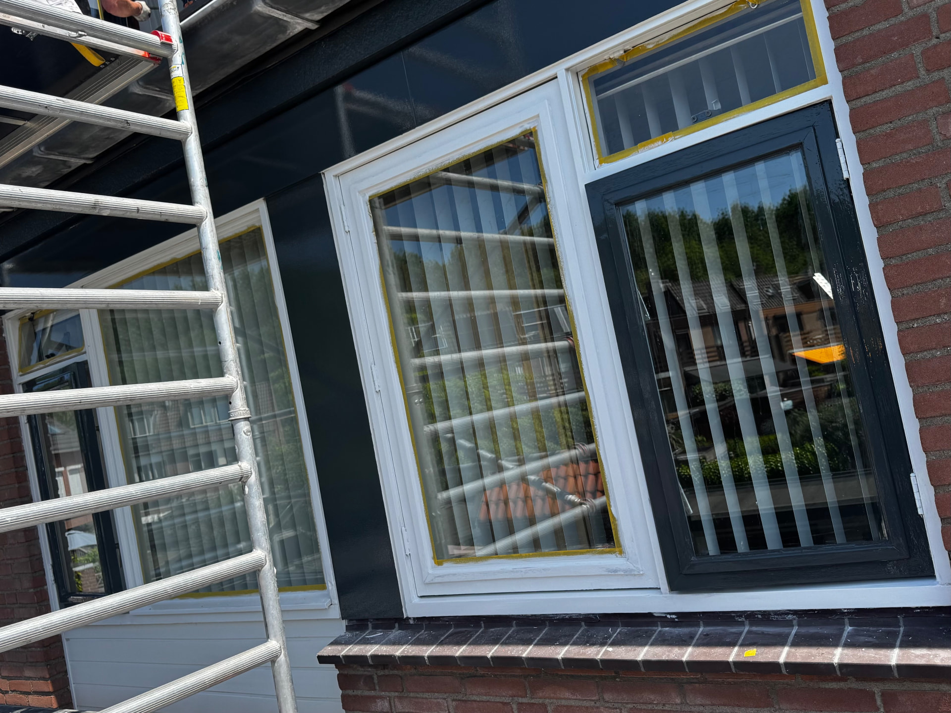Buitenschilderwerk aan gevel en kozijnen in Alphen aan den Rijn en omgeving